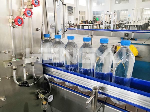礦泉水灌裝機(jī)